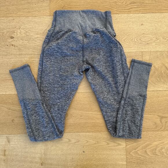 Alo Yoga - High Waist Leggings in Gray - Picture 3 of 3